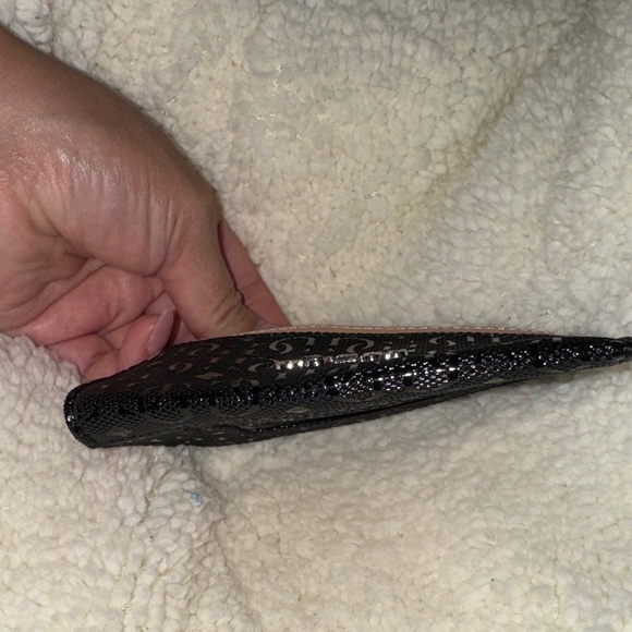 GUESS- Black and Tan Women's Card Holder - Picture 17 of 17